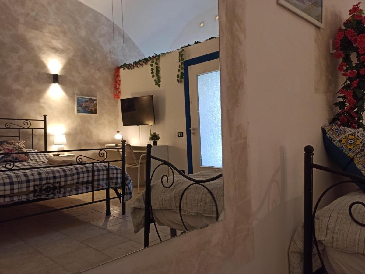 Casa Vacanze Smeralda Amalfi Coast Виетри Экстерьер фото